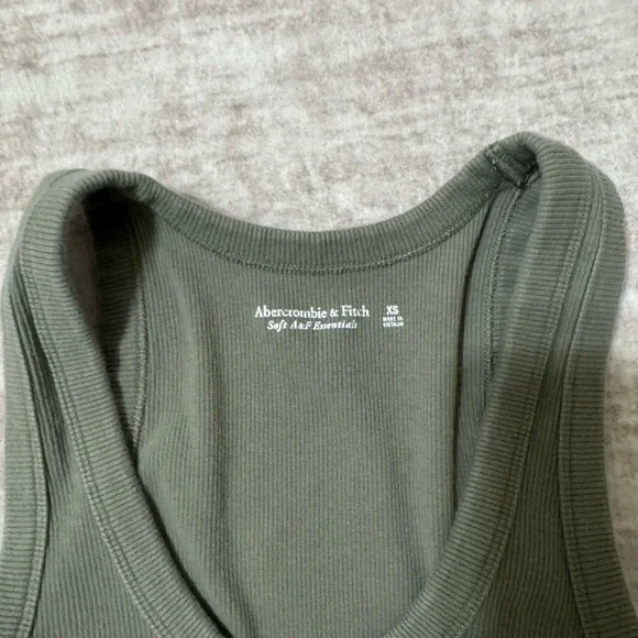 Abercrombie & Fitch essential scoop tank size xs - Picture 3 of 3